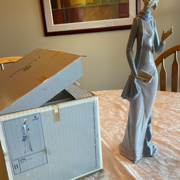 RETIRED 993 ‘ASHLEY LLADRO’ PORCELAIN FIGURINE- Item#01005756 - Picture 7 of 11